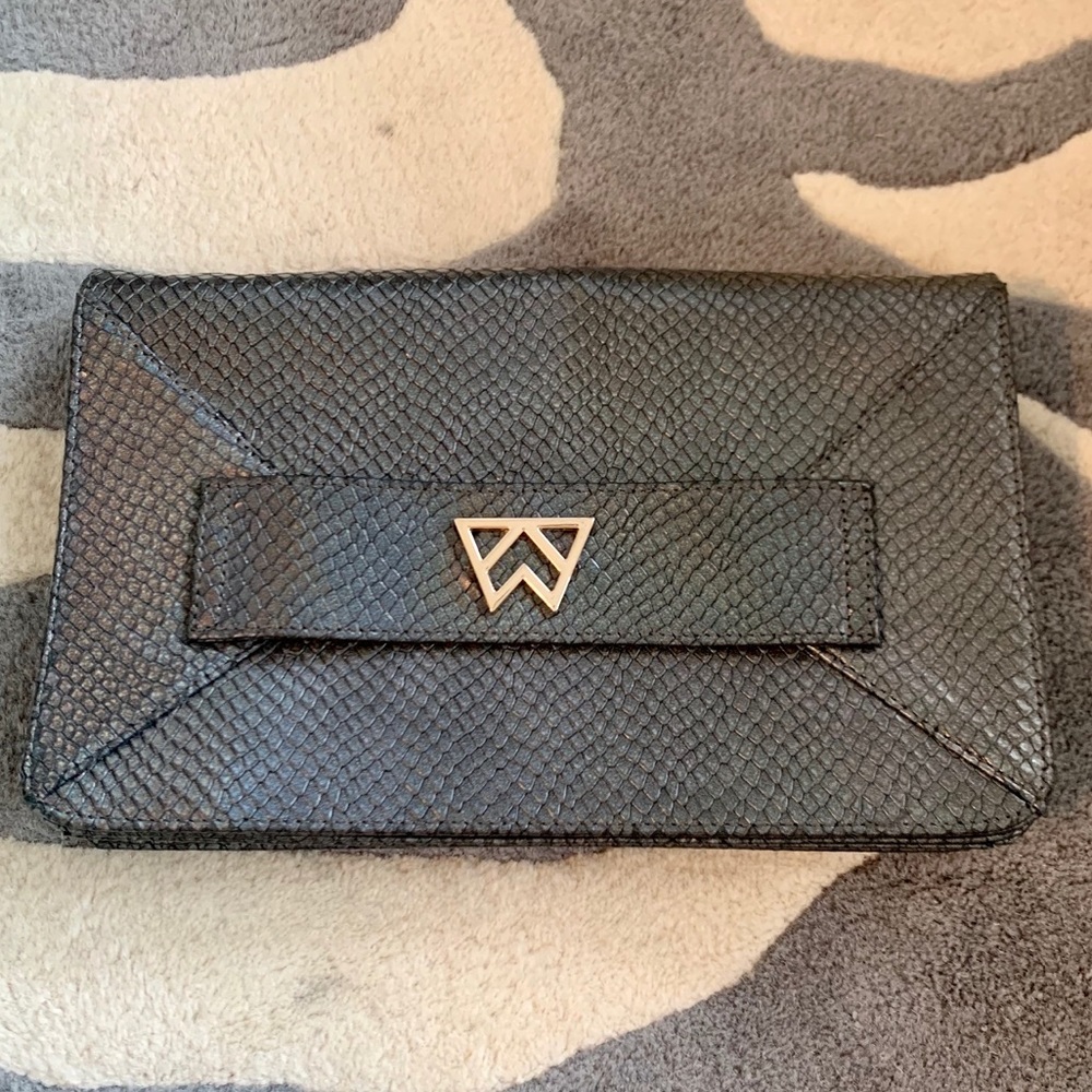 Kelly Wynne Forever Classy Clutch Iridescent Slate